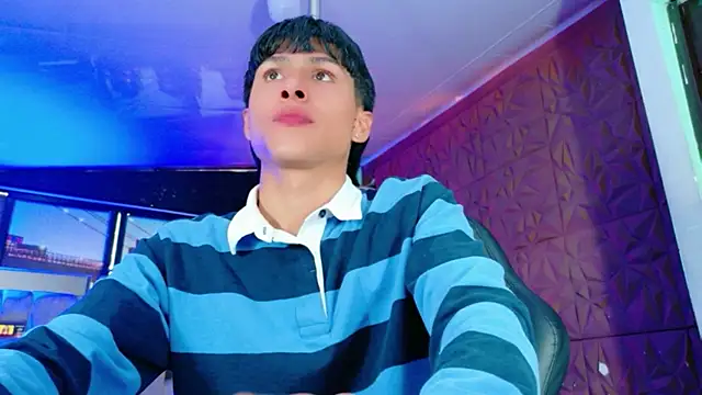 Snapshot of StormLuxX chatting on February 2, 2026, 6:40 pm StormLuxX online show from February 2, 2026, 6:40 pm