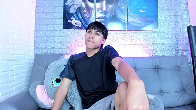 Snapshot of StormLuxX chatting on February 20, 2026, 6:32 pm StormLuxX online show from February 20, 2026, 6:32 pm