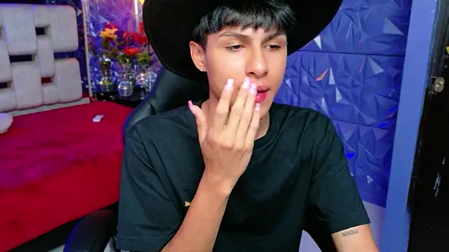 Snapshot of StormLuxX chatting on February 26, 2026, 7:47 pm StormLuxX online show from February 26, 2026, 7:47 pm