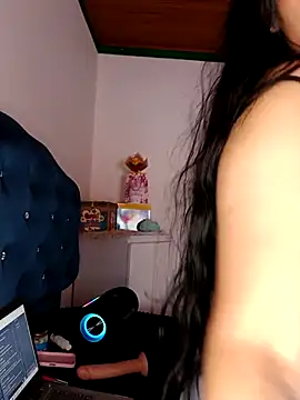 Snapshot of MisNicol chatting on December 4, 2025, 8:30 pm MisNicol online show from December 4, 2025, 8:30 pm