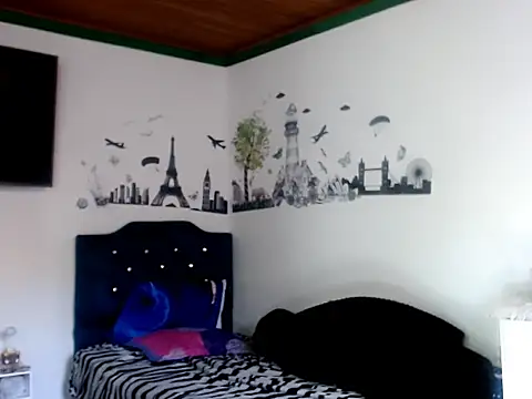 Snapshot of MisNicol chatting on December 17, 2025, 12:54 pm MisNicol online show from December 17, 2025, 12:54 pm