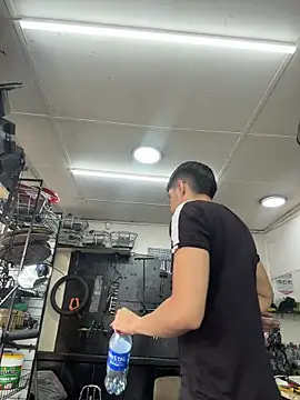 Snapshot of Johan_stick chatting on December 19, 2025, 3:36 pm Johan stick online show from December 19, 2025, 3:36 pm