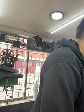 Snapshot of Johan_stick chatting on December 20, 2025, 4:10 pm Johan stick online show from December 20, 2025, 4:10 pm