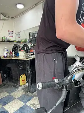 Snapshot of Johan_stick chatting on January 9, 2026, 3:52 pm Johan stick online show from January 9, 2026, 3:52 pm