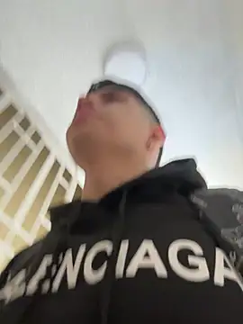 Snapshot of Johan_stick chatting on January 8, 2026, 3:29 pm Johan stick online show from January 8, 2026, 3:29 pm