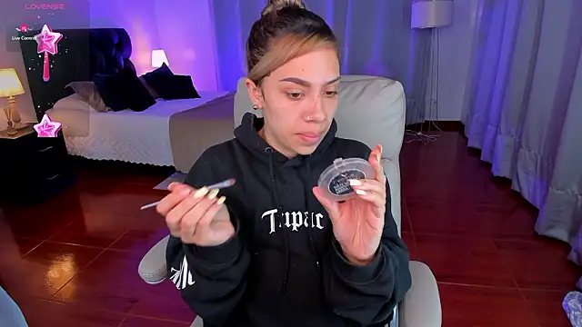 Snapshot of Zara_Wolf_ chatting on February 4, 2026, 11:16 am Zara Wolf online show from February 4, 2026, 11:16 am