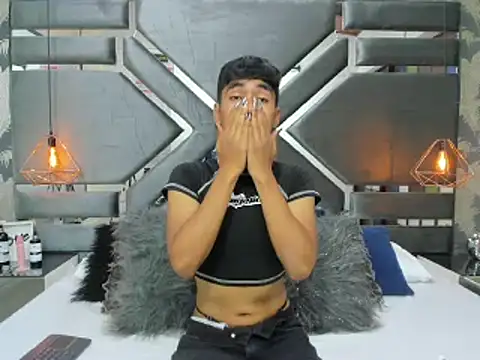 Snapshot of LittleNito chatting on December 22, 2025, 12:38 pm LittleNito online show from December 22, 2025, 12:38 pm