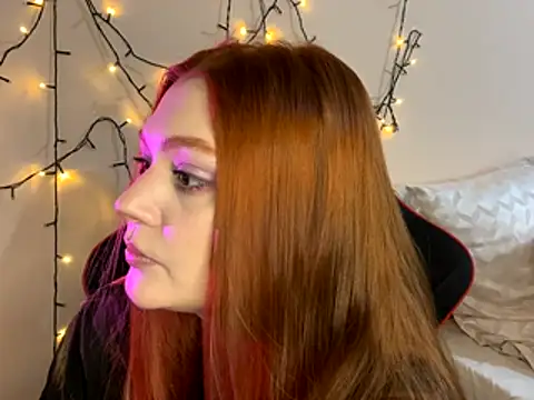 Snapshot of Ungoliant_Kiss chatting on December 5, 2025, 8:02 am Ungoliant Kiss online show from December 5, 2025, 8:02 am