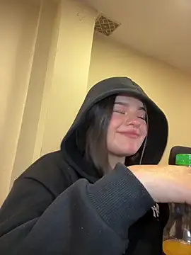 Camila Duarte2 online show from April 16, 2026, 9:50 pm