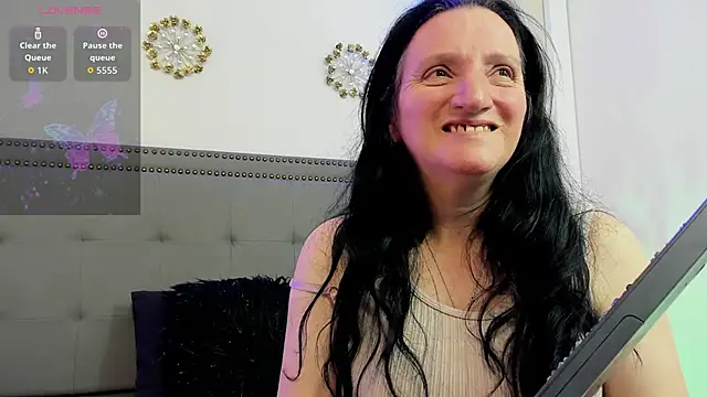 Andre cloefoxx  online show from February 8, 2026, 3:15 am