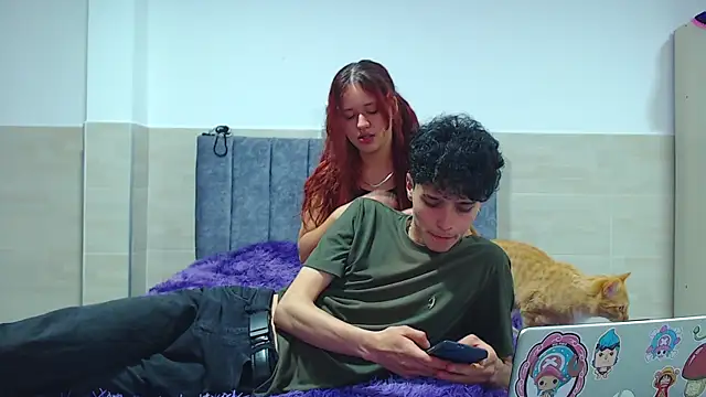 hottie couplee online show from December 3, 2025, 10:53 pm