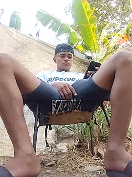 Snapshot of youngboypiss chatting on February 26, 2026, 11:32 am youngboypiss online show from February 26, 2026, 11:32 am