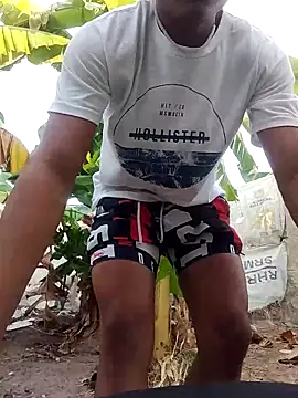 Snapshot of youngboypiss chatting on February 11, 2026, 11:21 am youngboypiss online show from February 11, 2026, 11:21 am