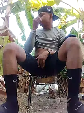 Snapshot of youngboypiss chatting on February 12, 2026, 11:21 am youngboypiss online show from February 12, 2026, 11:21 am