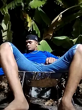 Snapshot of youngboypiss chatting on February 6, 2026, 12:06 am youngboypiss online show from February 6, 2026, 12:06 am