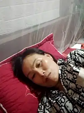 Snapshot of Lili-123k chatting on March 2, 2026, 5:52 am Lili-123k online show from March 2, 2026, 5:52 am