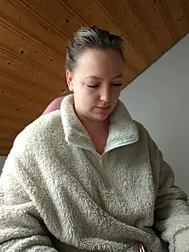 Snapshot of Milas_Dreams_OF chatting on December 15, 2025, 8:42 am Milas Dreams OF online show from December 15, 2025, 8:42 am