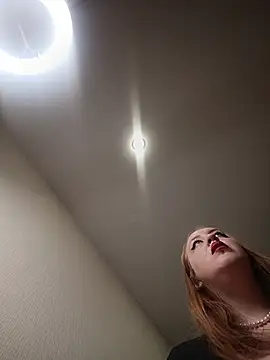 Snapshot of ElonaFox chatting on December 21, 2025, 5:58 pm ElonaFox online show from December 21, 2025, 5:58 pm