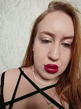 Snapshot of ElonaFox chatting on December 3, 2025, 5:34 pm ElonaFox online show from December 3, 2025, 5:34 pm