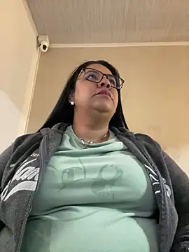 Snapshot of Carameloswing1 chatting on February 4, 2026, 12:22 pm Carameloswing1 online show from February 4, 2026, 12:22 pm