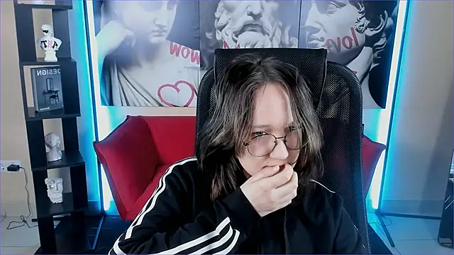 Sylvia Reed online show from December 15, 2025, 7:03 am