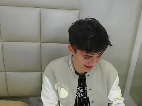 Snapshot of JuanGomm chatting on December 16, 2025, 3:44 am JuanGomm online show from December 16, 2025, 3:44 am