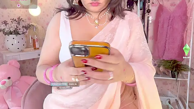 Snapshot of Arielyn_009 chatting on February 24, 2026, 1:01 pm Arielyn 009 online show from February 24, 2026, 1:01 pm