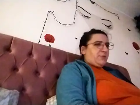 Dana92va online show from February 15, 2026, 6:18 pm