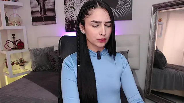 mialiore online show from December 18, 2025, 12:42 pm