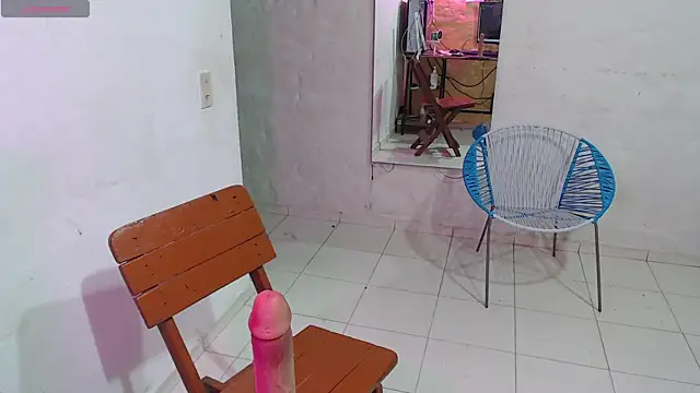 Snapshot of maxI_dick33 chatting on February 14, 2026, 10:26 am maxI dick33 online show from February 14, 2026, 10:26 am