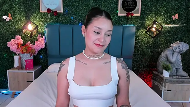 Snapshot of GabyyCute_ chatting on December 19, 2025, 3:43 am GabyyCute online show from December 19, 2025, 3:43 am