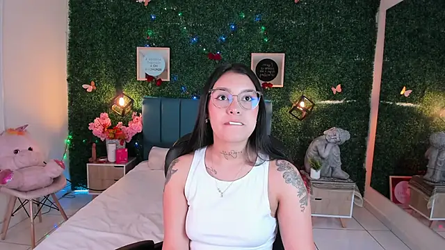 Snapshot of GabyyCute_ chatting on December 17, 2025, 3:22 am GabyyCute online show from December 17, 2025, 3:22 am