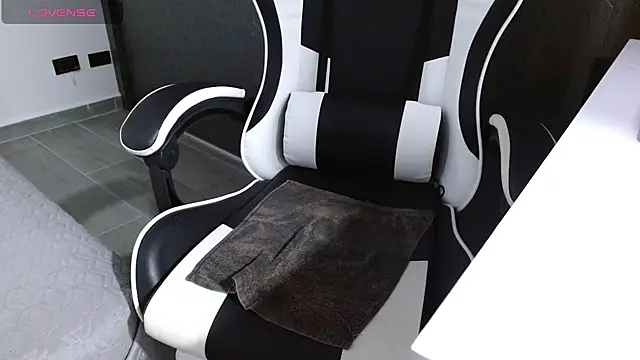 candy rosemaryy online show from December 19, 2025, 11:56 am