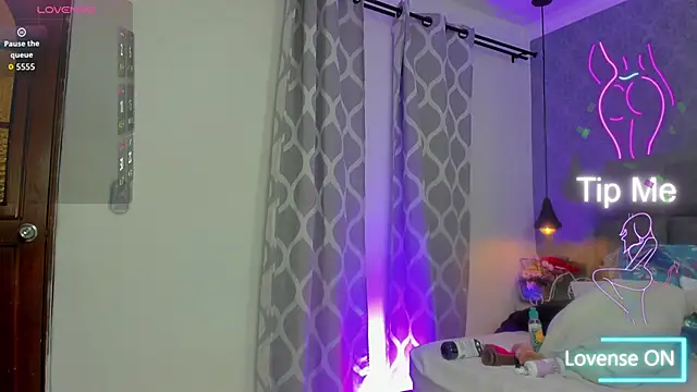 emilyy r online show from February 21, 2026, 6:54 pm