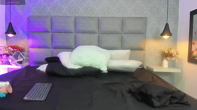 emilyy r online show from March 4, 2026, 7:21 pm