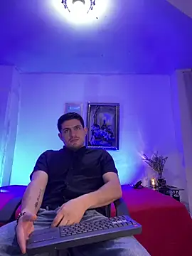 williamsmiiths16 online show from April 13, 2026, 11:36 am