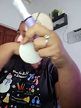 VioletBruces online show from April 21, 2026, 9:54 pm