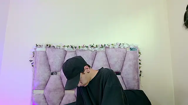 Snapshot of iris_and_damian chatting on March 3, 2026, 5:31 pm iris and damian online show from March 3, 2026, 5:31 pm