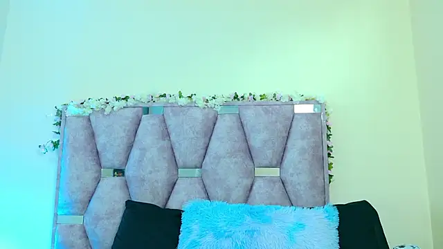 Snapshot of iris_and_damian chatting on February 1, 2026, 4:16 pm iris and damian online show from February 1, 2026, 4:16 pm