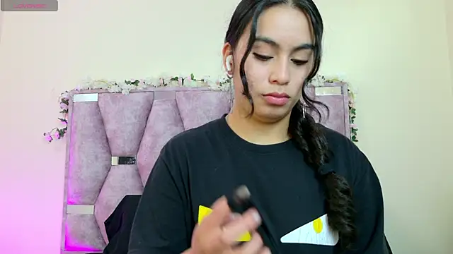 Snapshot of iris_and_damian chatting on January 13, 2026, 4:22 pm iris and damian online show from January 13, 2026, 4:22 pm