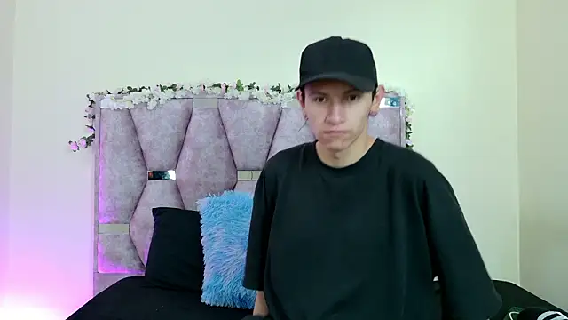 Snapshot of iris_and_damian chatting on February 22, 2026, 5:25 pm iris and damian online show from February 22, 2026, 5:25 pm