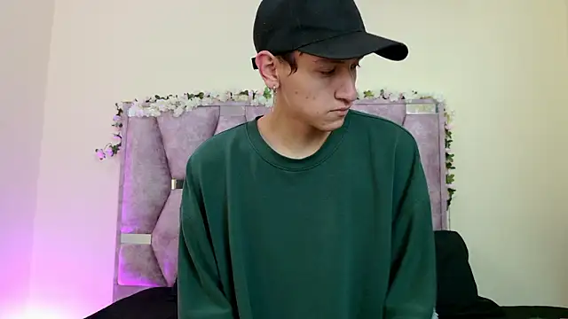 Snapshot of iris_and_damian chatting on February 17, 2026, 5:21 pm iris and damian online show from February 17, 2026, 5:21 pm