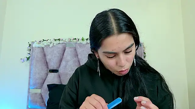 Snapshot of iris_and_damian chatting on February 14, 2026, 5:24 pm iris and damian online show from February 14, 2026, 5:24 pm