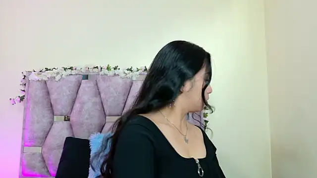 Snapshot of iris_and_damian chatting on February 20, 2026, 5:26 pm iris and damian online show from February 20, 2026, 5:26 pm