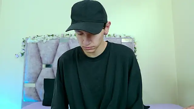 Snapshot of iris_and_damian chatting on February 11, 2026, 5:24 pm iris and damian online show from February 11, 2026, 5:24 pm