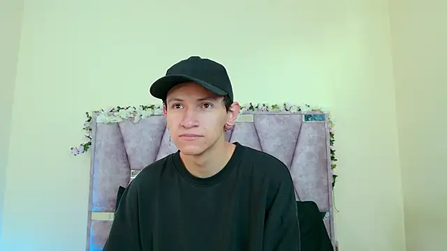 Snapshot of iris_and_damian chatting on February 9, 2026, 5:22 pm iris and damian online show from February 9, 2026, 5:22 pm