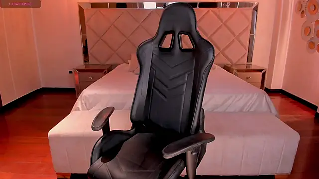 ChloeManson online show from March 13, 2025, 9:37 pm