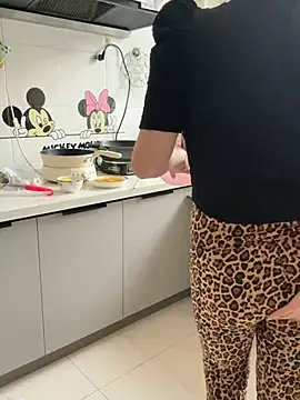 luckybaby666999 online show from April 6, 2026, 4:57 am