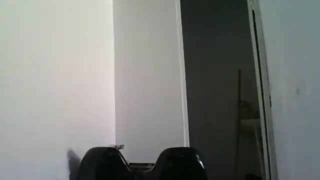 modeloxtz online show from May 4, 2026, 2:20 pm