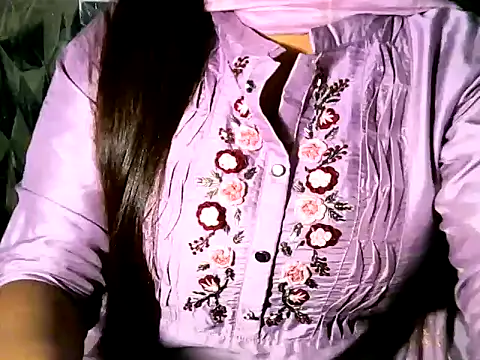 Hotty Suzuka online show from June 3, 2026, 2:55 pm